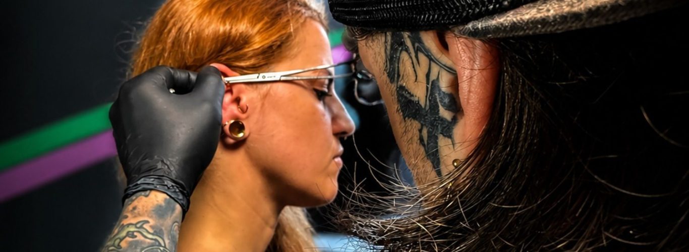 Piercing – Paradize INK Mömlingen Professionelles Ohrpiercing bei Paradize INK in Mömlingen